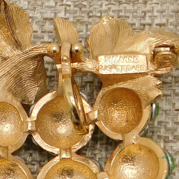 Suzanne Bjontegard Green Aurora Borealis Brooch Gold Tone Signed Grape Vine - Picture 6 of 6